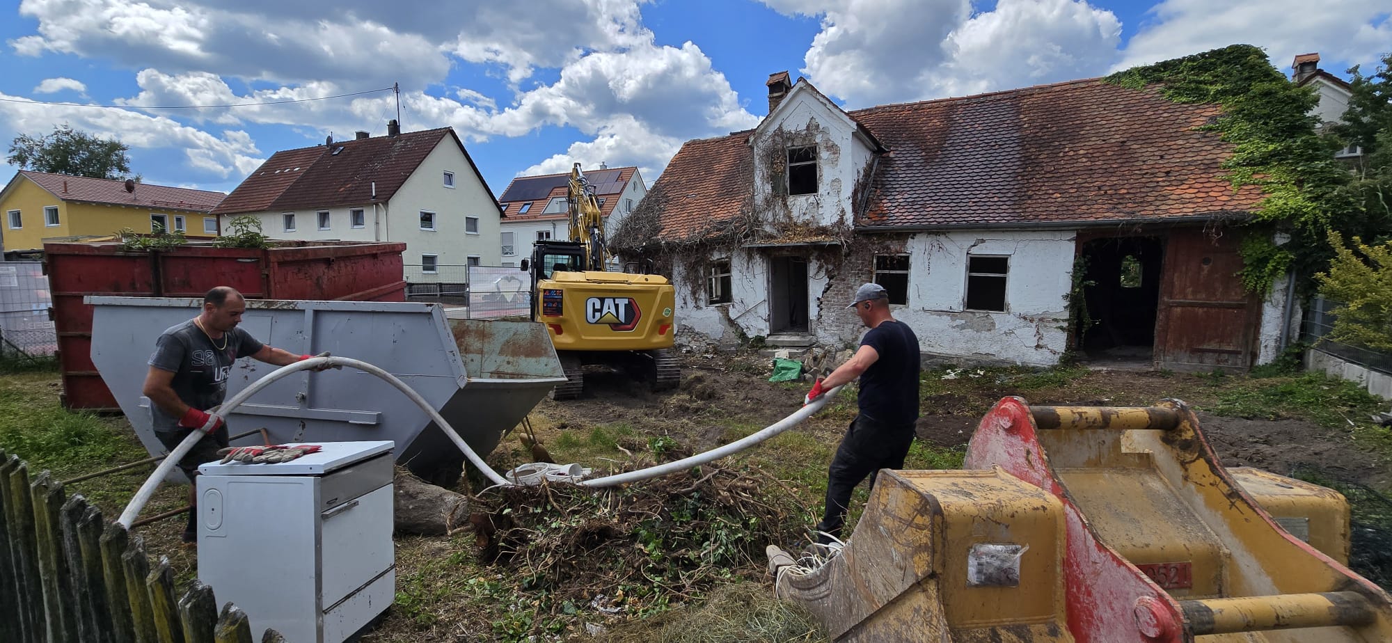 WhatsApp Image 2025-09-30 at 14.03.52 (1)