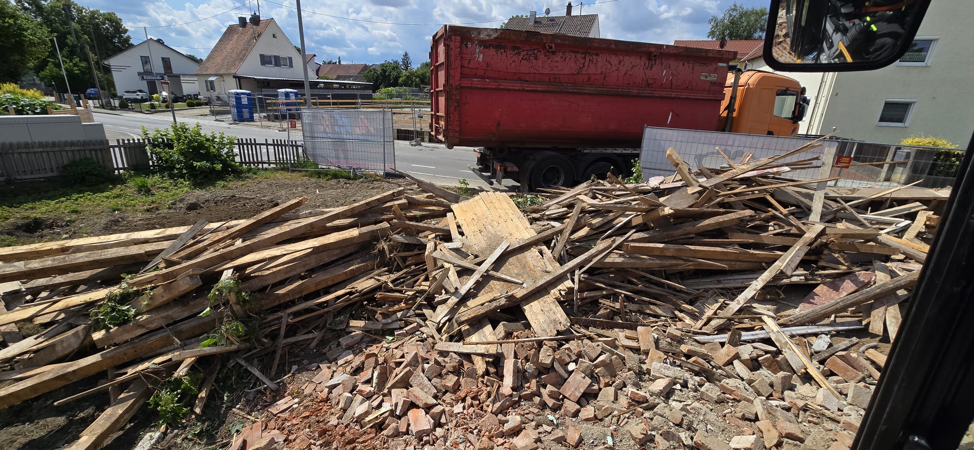 WhatsApp Image 2025-09-30 at 14.03.53 (1)